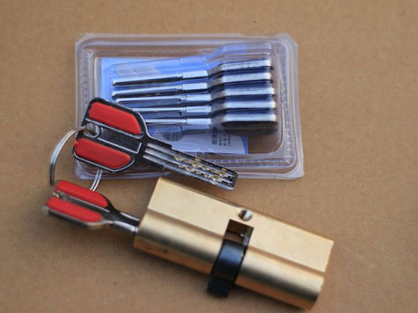 玉龙24小时上门开锁公司